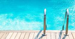 Piscina, pertinenze e nuove costruzioni: interviene il TAR