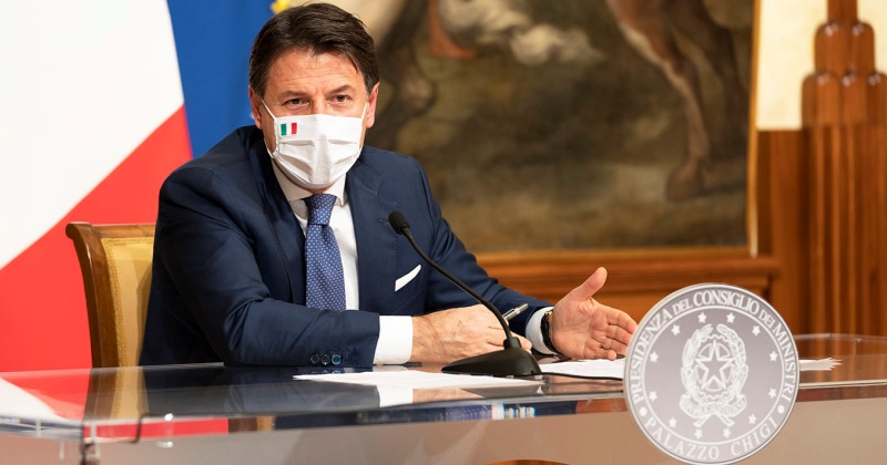 Coronavirus Covid-19: Il Presidente del Consiglio dei Ministri Giuseppe Conte firma il dPCM 3 dicembre 2020