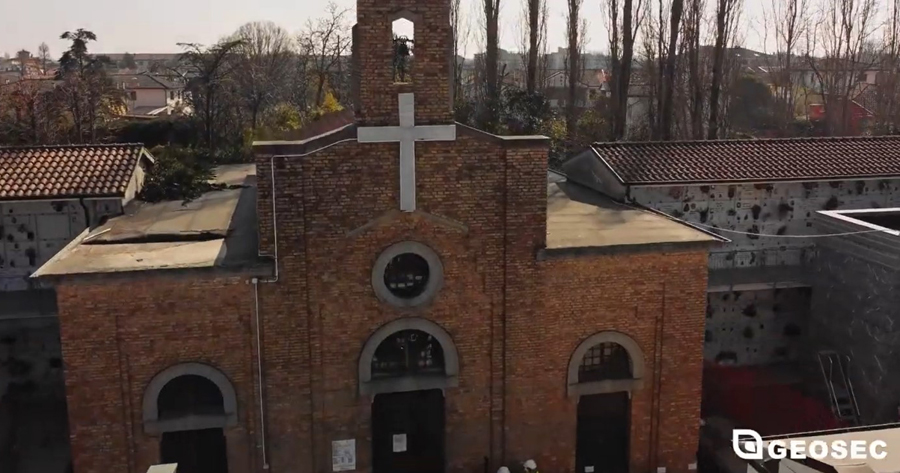 Consolidamento fondazioni con micropali presso infissi: intervento nella chiesa del cimitero di Adria