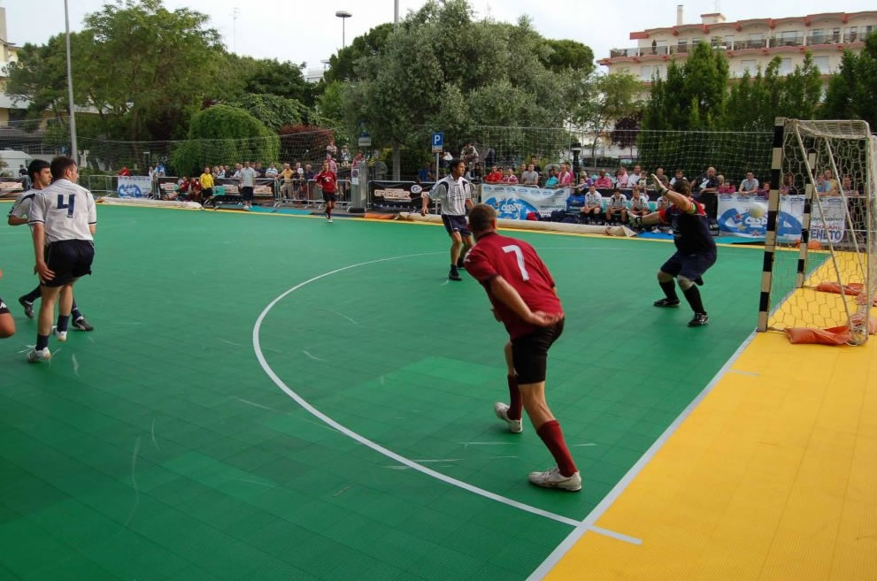 Pavimenti polivalenti per uso sportivo: caratteristiche e vantaggi